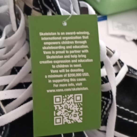 #40❤️ NWT Vans X Skateistan SK8 Hi Girls Skate Shoes - Picture 10 of 10